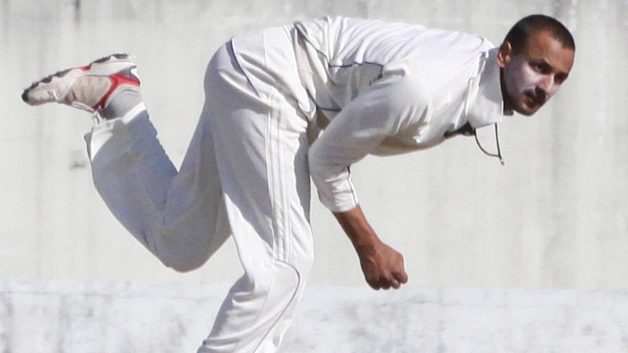 Akshay Chauhan in his delivery stride, Assam v Himachal Pradesh, Ranji Trophy, Group C, Dharamsala, 1st day, November 28, 2013