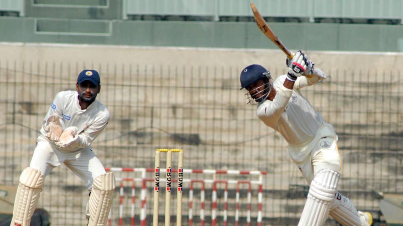 File photo: Dinesh Karthik backs himself as a specialist batsman who could play for India in Tests&nbsp;&nbsp;&bull;&nbsp;&nbsp;ESPNcricinfo Ltd