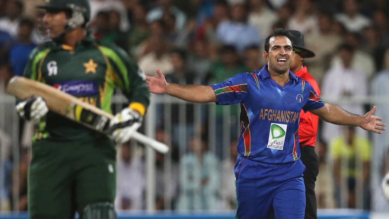Samiullah Shenwari made the first strike for Aghanistan, Afghanistan v Pakistan, only T20, Sharjah, December 8, 2013