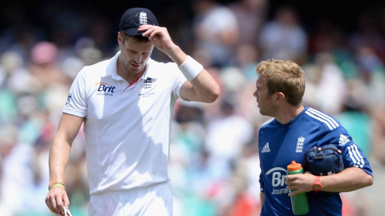 Boyd Rankin limped off one ball into his ninth over, Australia v England, 5th Test, Sydney, 1st day, January 3, 2014