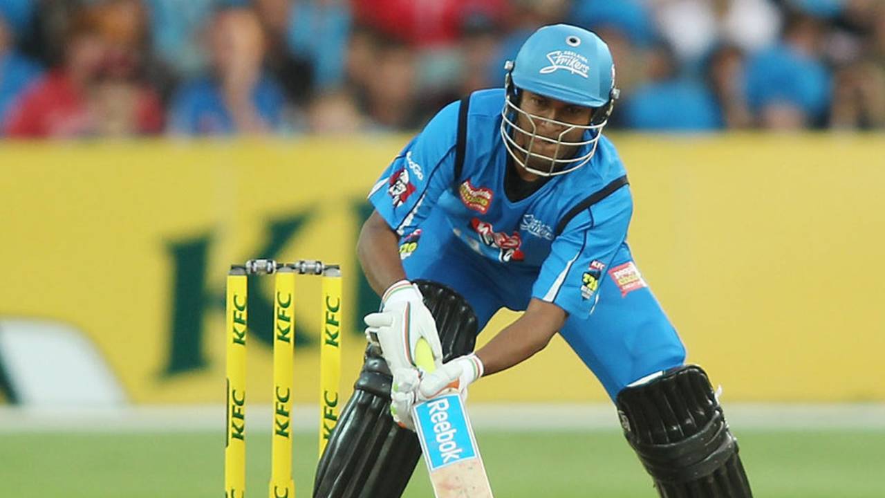 Shakib Al Hasan pulls out a scoop, Adelaide Strikers v Sydney Sixers, Big Bash League, Adelaide, January 5, 2014