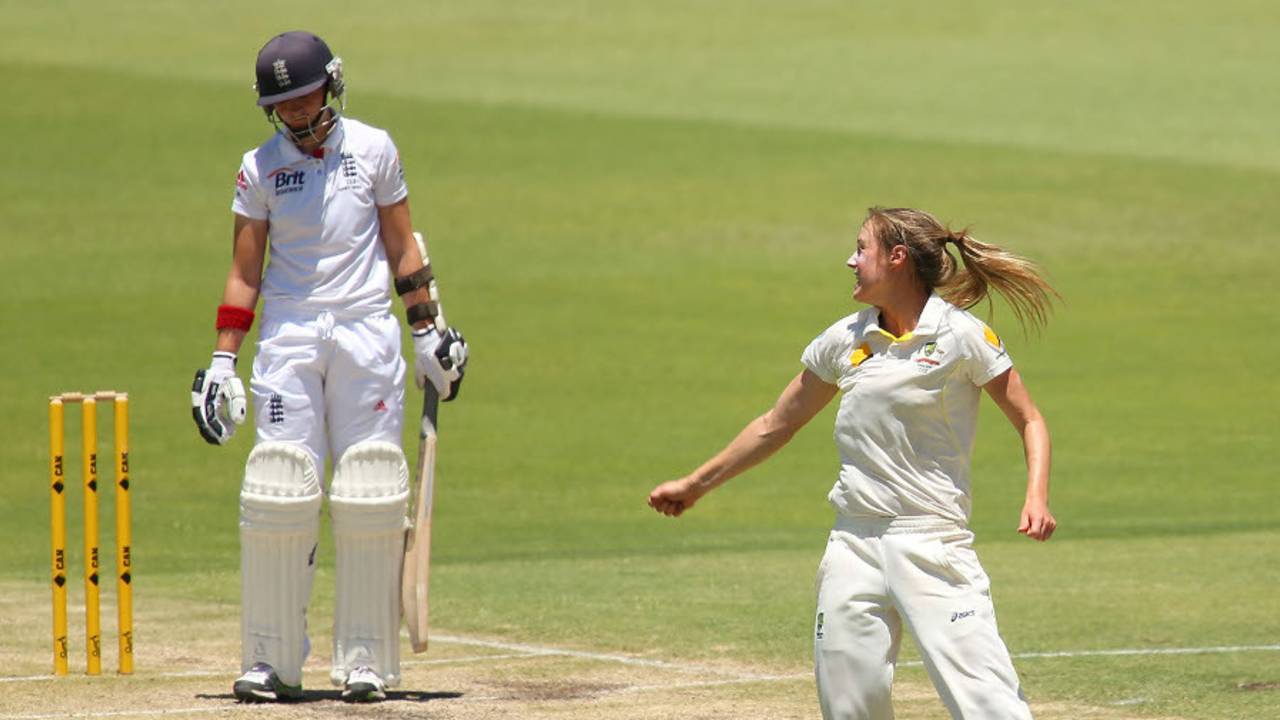 Ellyse Perry was Player of the Match in the last Women's Ashes Test, played in Perth in 2013-14&nbsp;&nbsp;&bull;&nbsp;&nbsp;Getty Images