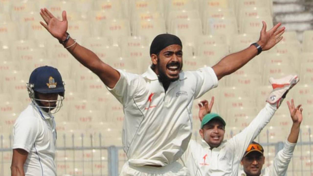 Anureet Singh appeals for a wicket, Bengal v Railways, Ranji Trophy quarter-finals, Kolkata, 5th day, January 12, 2014