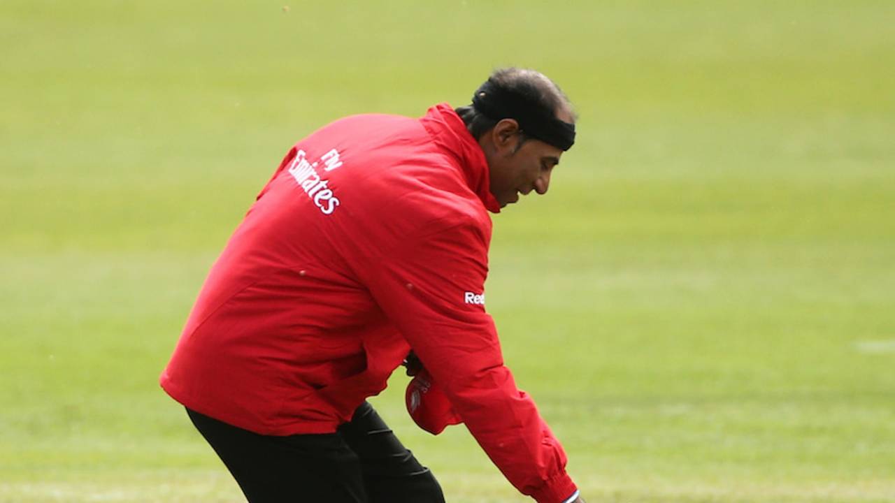 Gone with the wind: Umpire Enamul Haque loses his hat, Canada v Hong Kong, World Cup 2015 qualifiers, Rangiora, January 17, 2014