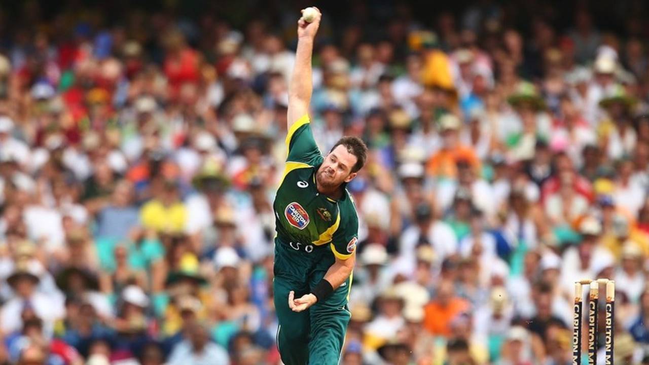 Daniel Christian sends down his slow cutters, Australia v England, 3rd ODI, Sydney, January 19, 2014
