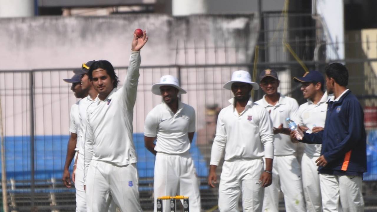 Samad Fallah took three wickets in the second innings and 10 in the match, Bengal v Maharashtra, Ranji Trophy, semi-final, Indore, 3rd day, January 20, 2014
