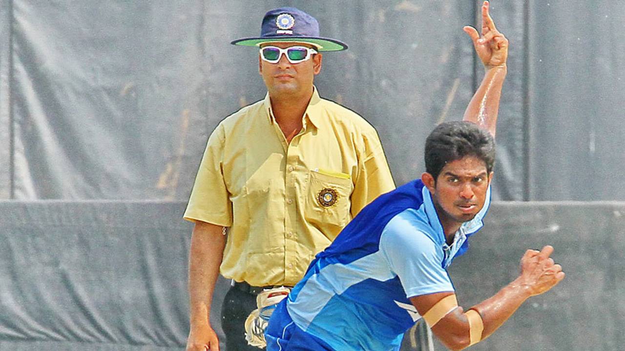 Andhra's D Shivkumar finished with outstanding figures of 4 for 6, Andhra v Hyderabad, Syed Mushtaq Ali Trophy, Vizianagaram, April 4, 2014