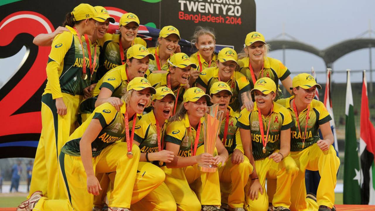 Meg Lanning lifts the World T20 trophy with her team, Australia v England, Women's World T20, final, April 6, 2014