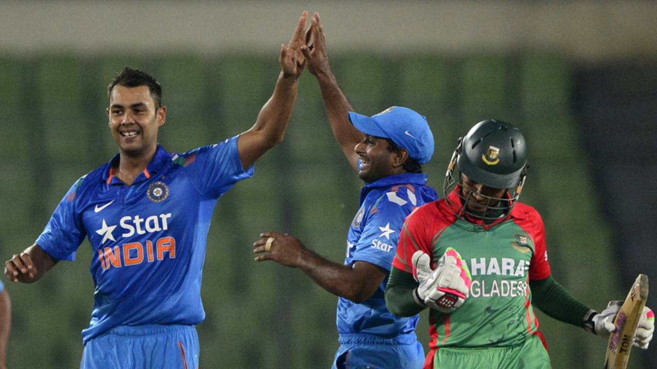 Stuart Binny had Mushfiqur Rahim caught behind, Bangladesh v India, 2nd ODI, Mirpur, June 17, 2014