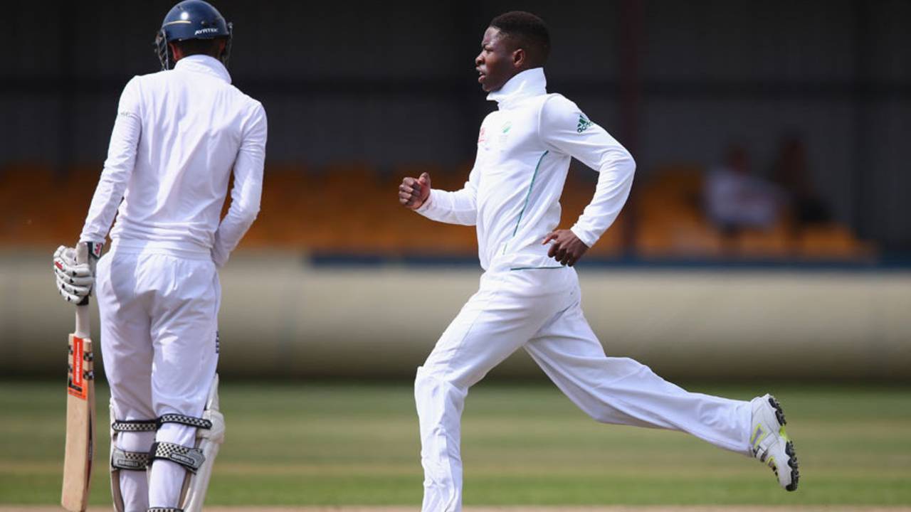 Sibonelo Makhanya made regular breakthroughs, England U-19s v South Africa U-19s, 2nd Youth Test, Wantage Road, 2nd day, August 8, 2014