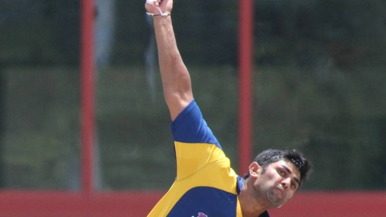 Japen Patel gets ready to bowl, Central East Region v South East Region, USACA T20 National Championship, Lauderhill, August 14, 2014