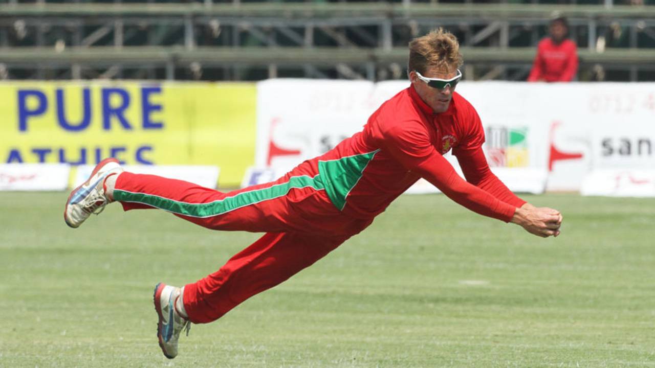 Malcolm Waller failed to hold on to Brad Haddin's top edge, Zimbabwe v Australia, tri-series, Harare, August 31, 2014