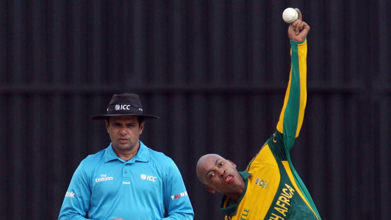Aaron Phangiso has a bowl, Zimbabwe v South Africa, tri-series, Harare, September 4, 2014