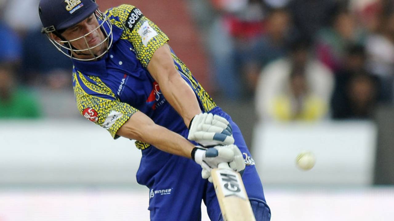 Dane Vilas gets ready to thump the ball during his 25, Cape Cobras v Hobart Hurricanes, Champions League T20, Hyderabad, September 21, 2014