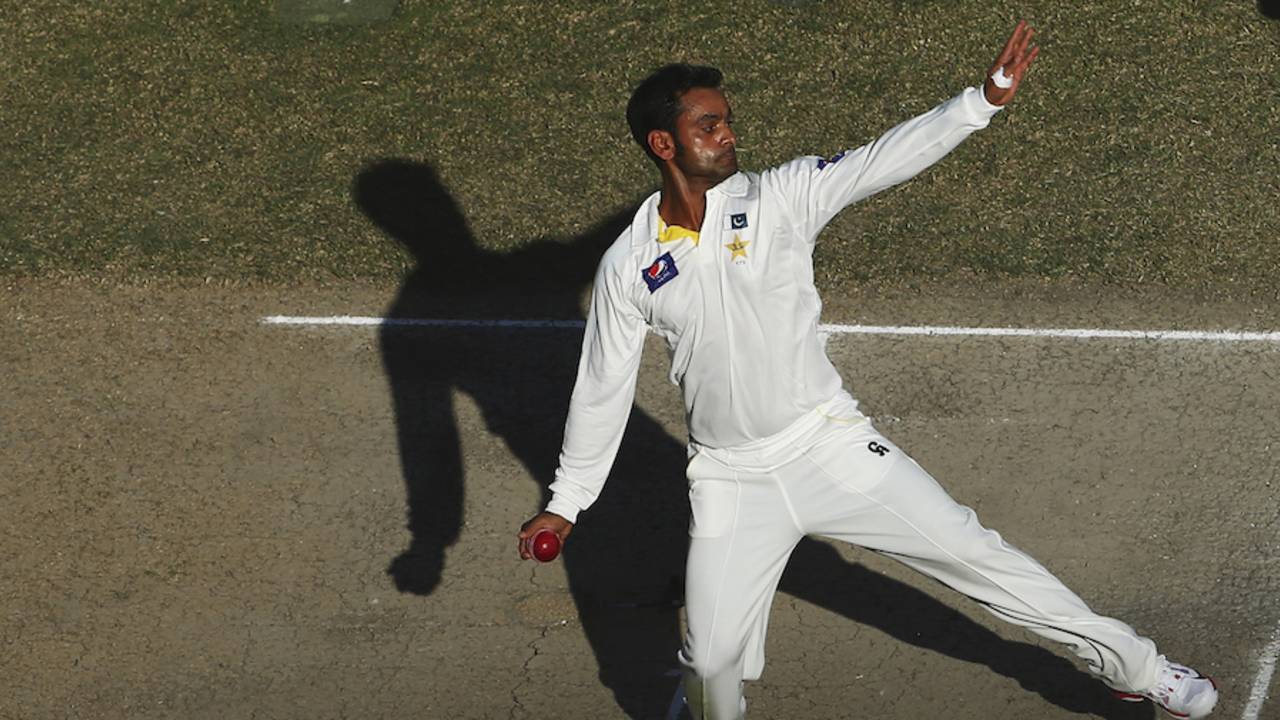 Mohammad Hafeez opened the bowling for Pakistan, Pakistan v Australia, 1st Test, Dubai, 2nd day, October 23, 2014