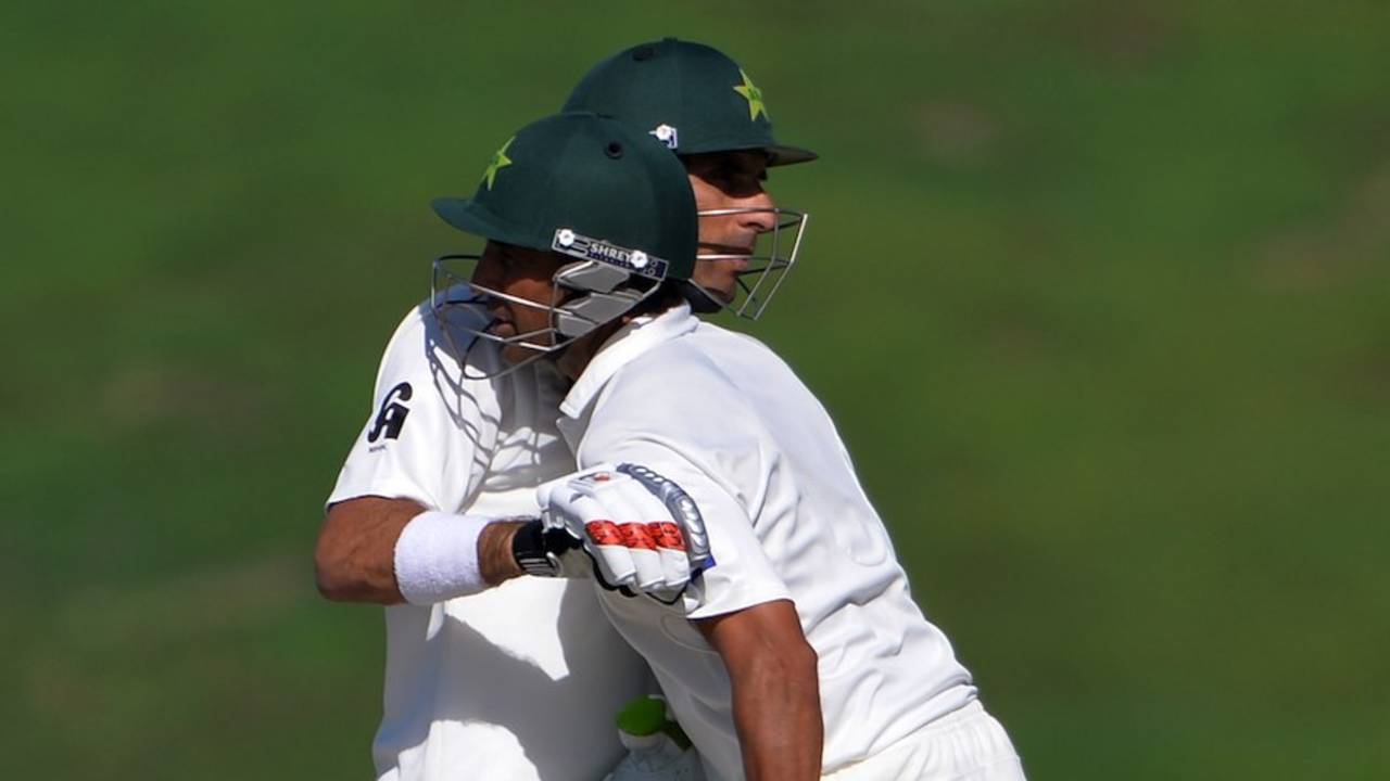 Misbah-ul-Haq and Younis Khan congratulate each other, Pakistan v New Zealand, 1st Test, Abu Dhabi, 2nd day, November 10, 2014