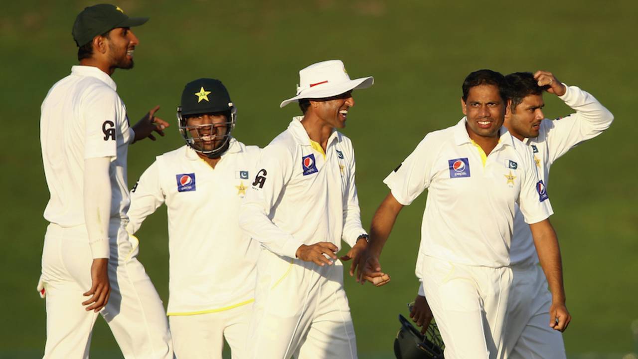 Zulfiqar Babar took the last wicket, Pakistan v New Zealand, 1st Test, Abu Dhabi, 3rd day, November 11, 2014