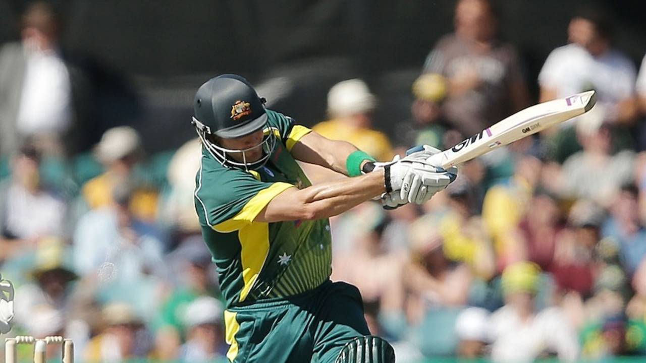 Shane Watson pulls during his 40 off 38 balls, Australia v South Africa, 3rd ODI, Canberra, November 19, 2014
