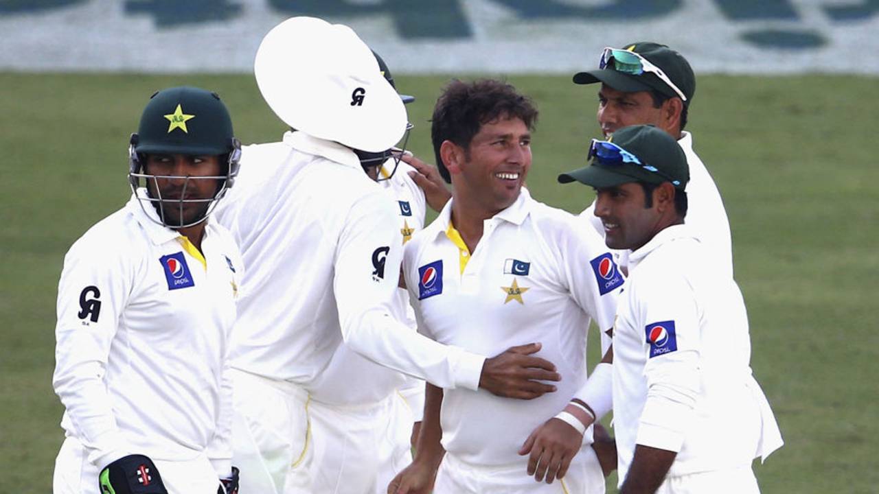 Yasir Shah is congratulated after a wicket, Pakistan v New Zealand, 2nd Test, Dubai, 4th day, November 20, 2014