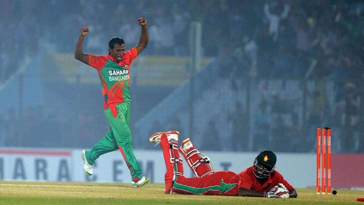 Rubel Hossain is ecstatic after Sabbir Rahman's throw catches Elton Chigumbura short, Bangladesh v Zimbabwe, 2nd ODI, Chittagong, November 23, 2014