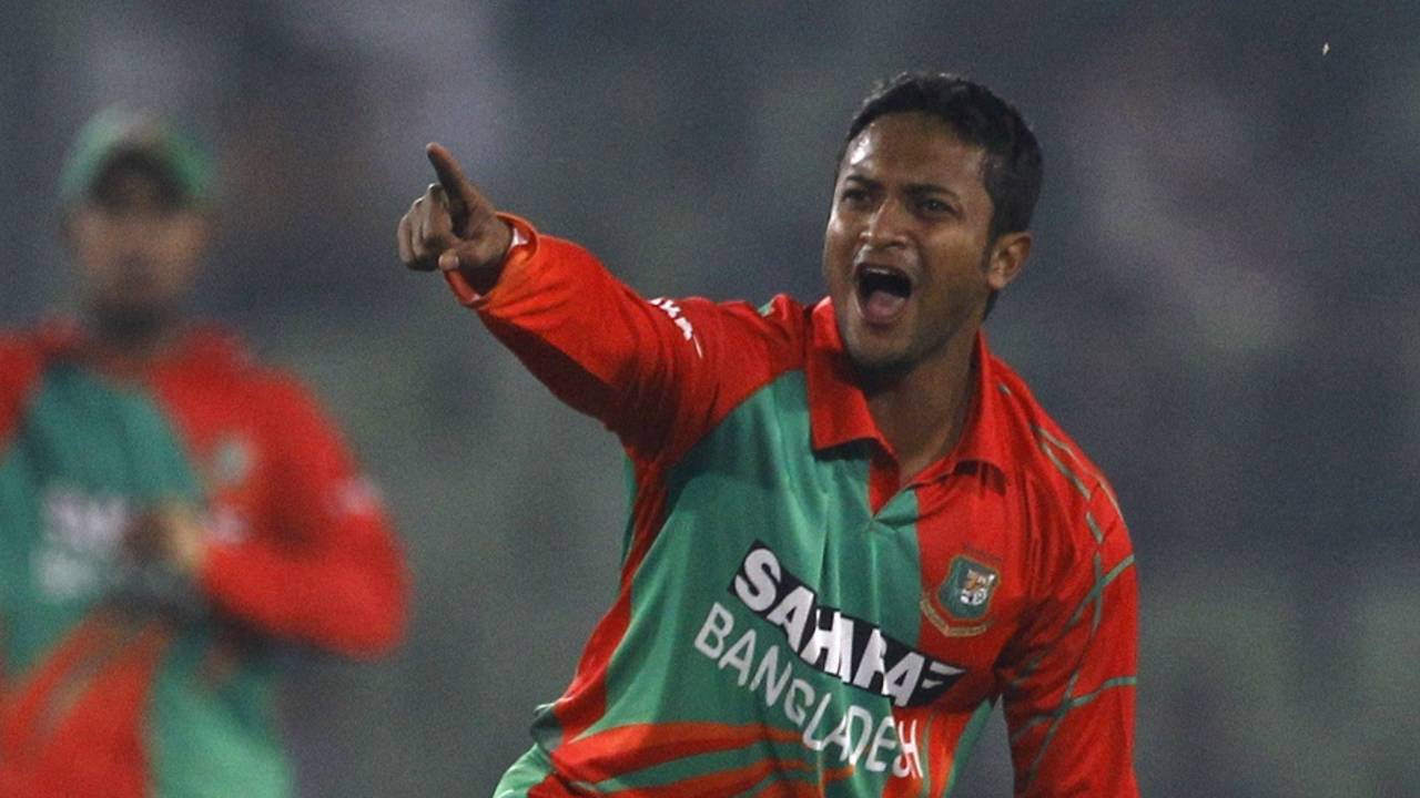 Shakib Al Hasan appeals, Bangladesh v Zimbabwe, 3rd ODI, Mirpur, November 26, 2014