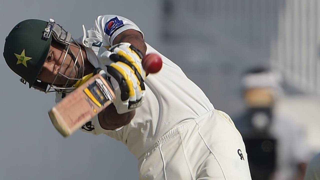 Asad Shafiq hits one over the top, Pakistan v New Zealand, 3rd Test, Sharjah, 2nd day, November 28, 2014