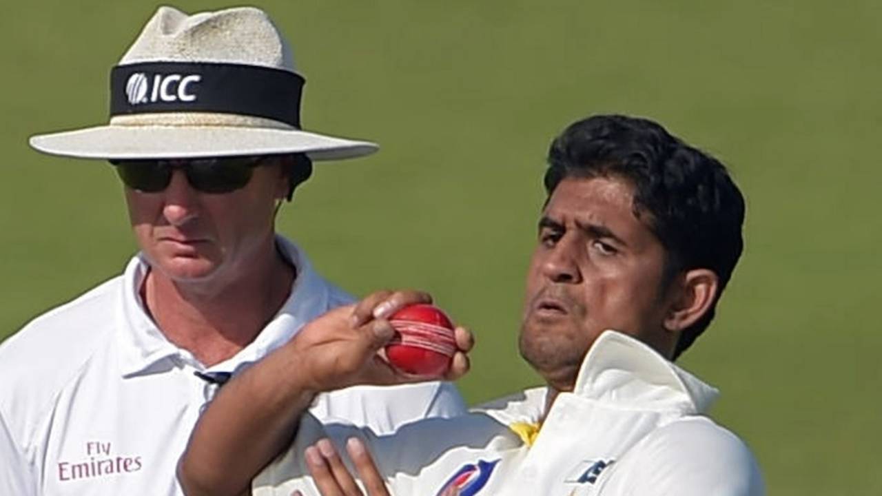 Mohammad Talha prepares to deliver the ball, Pakistan v New Zealand, 3rd Test, Sharjah, 2nd day, November 28, 2014