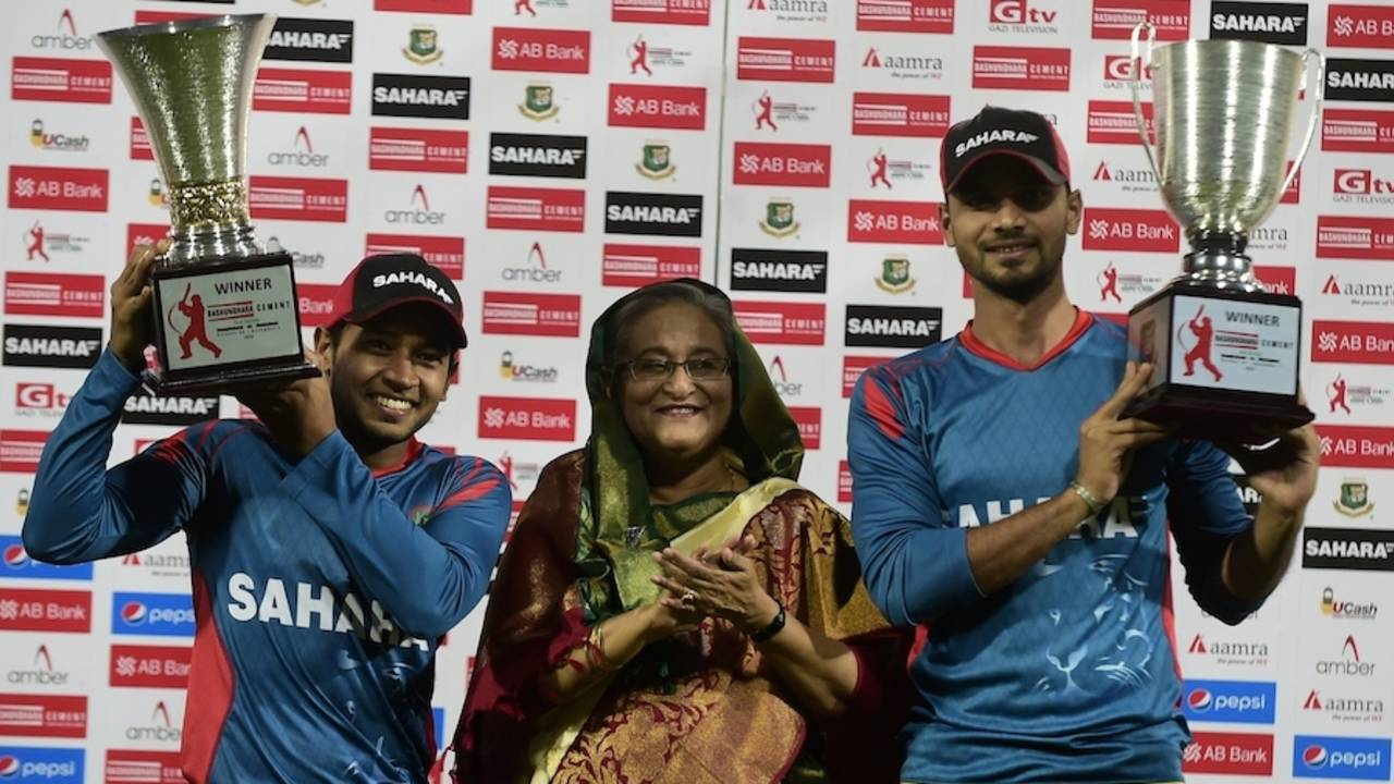 Mushfiqur Rahim and Mashrafe Mortaza pose with the trophies, Bangladesh v Zimbabwe, 5th ODI, Mirpur, December 1, 2014