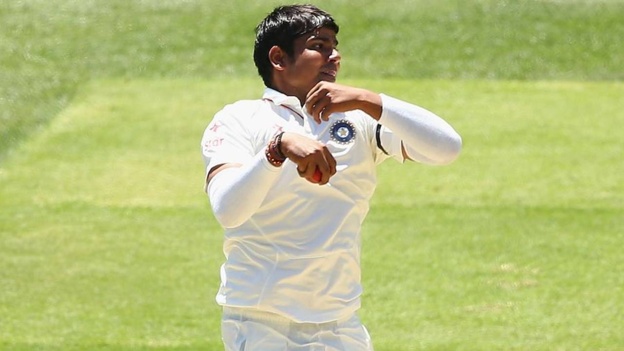 Karn Sharma bowls, Australia v India, 1st Test, Adelaide, 1st day, December 9, 2014