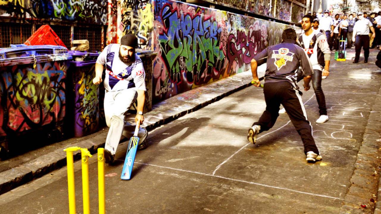 Indian students play cricket in a laneway in Melbourne, June 19, 2009