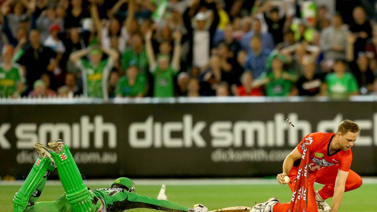 Alex Keath was one of two batsmen who were run out in the final over, Melbourne Stars v Melbourne Renegades, Big Bash League 2014-15, Melbourne, January 10, 2015
