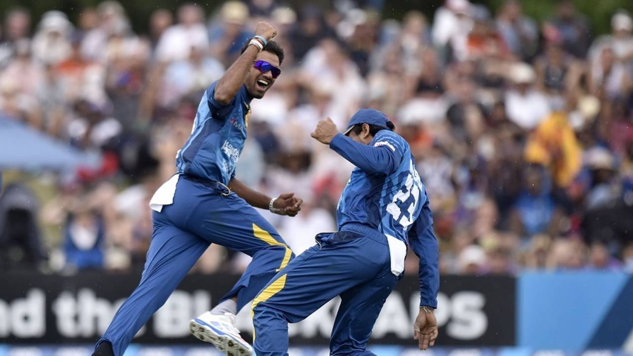 Sachithra Senanayake thought he had caught Grant Elliott, but replays showed otherwise, New Zealand v Sri Lanka, 1st ODI, Christchurch, January 11, 2015