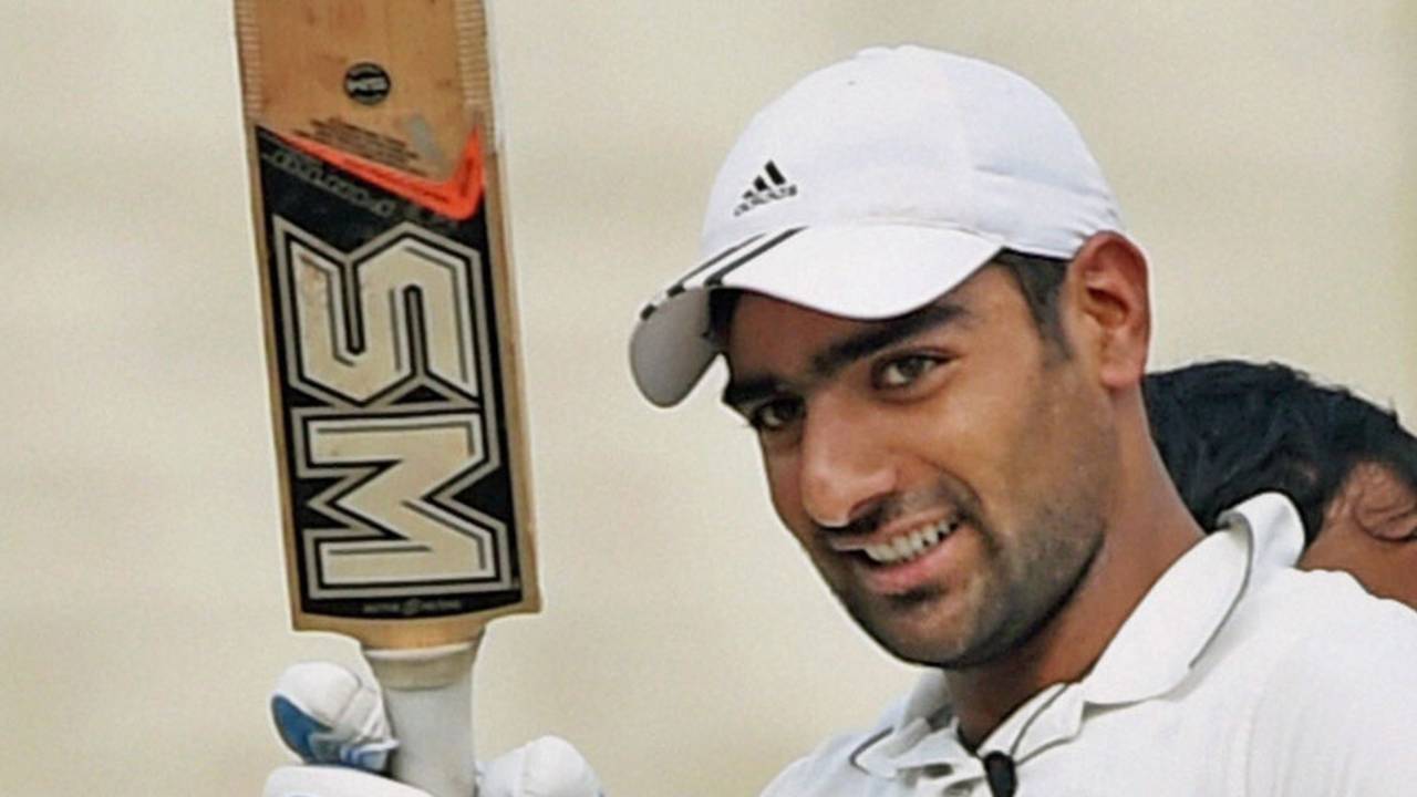 Adil Reshi made 58 in J&K's second innings, Bengal v Jammu & Kashmir, Ranji Trophy, Group A, Kolkata, 4th day, January 16, 2015