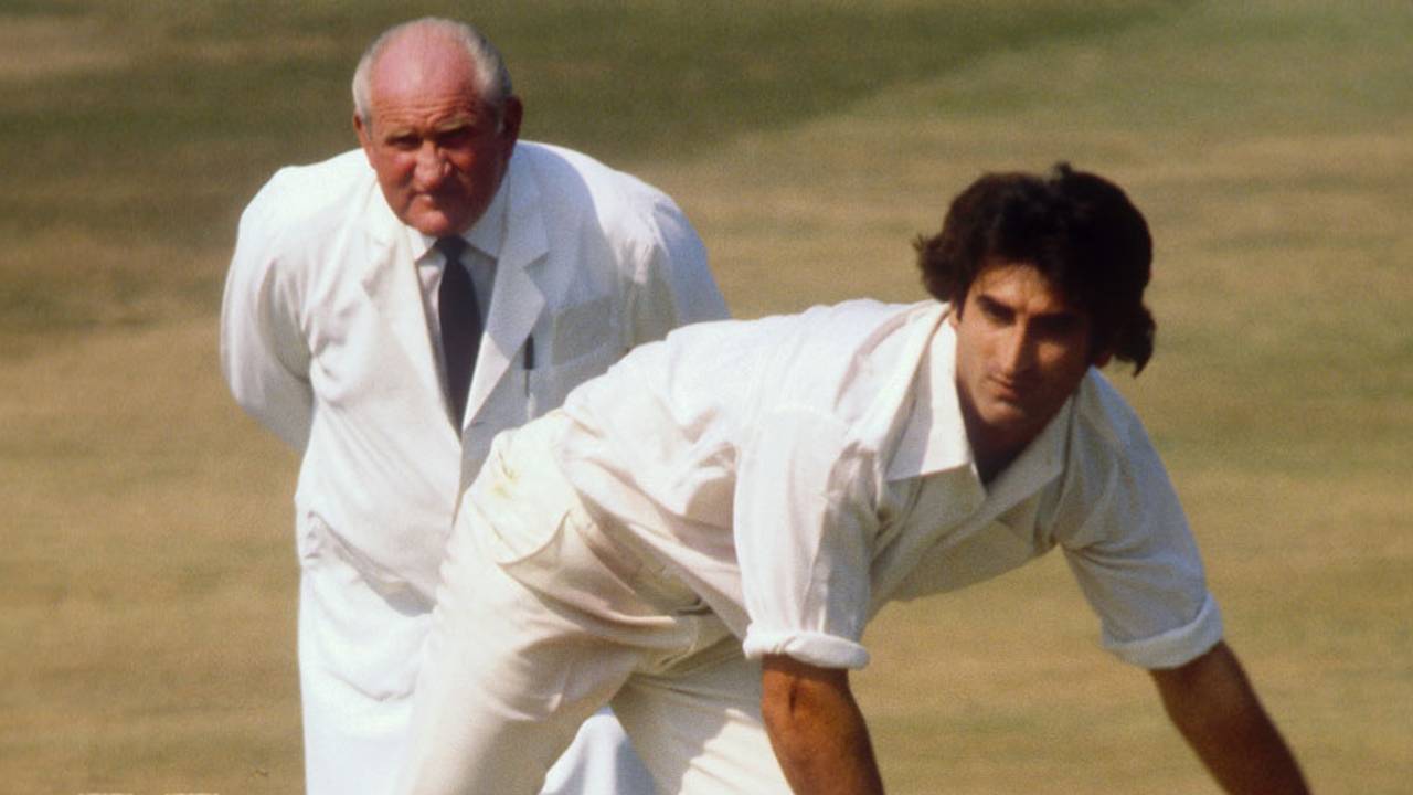 Len Pascoe bowls, England v Australia, 4th Test, Headingley, August 1977