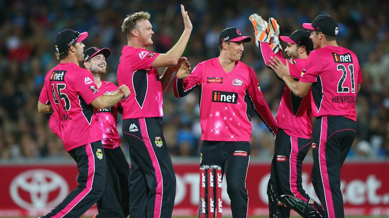 Doug Bollinger finished with 3 for 21, Adelaide Strikers v Sydney Sixers, BBL 2014-15, semi-final, Adelaide, January 24, 2015