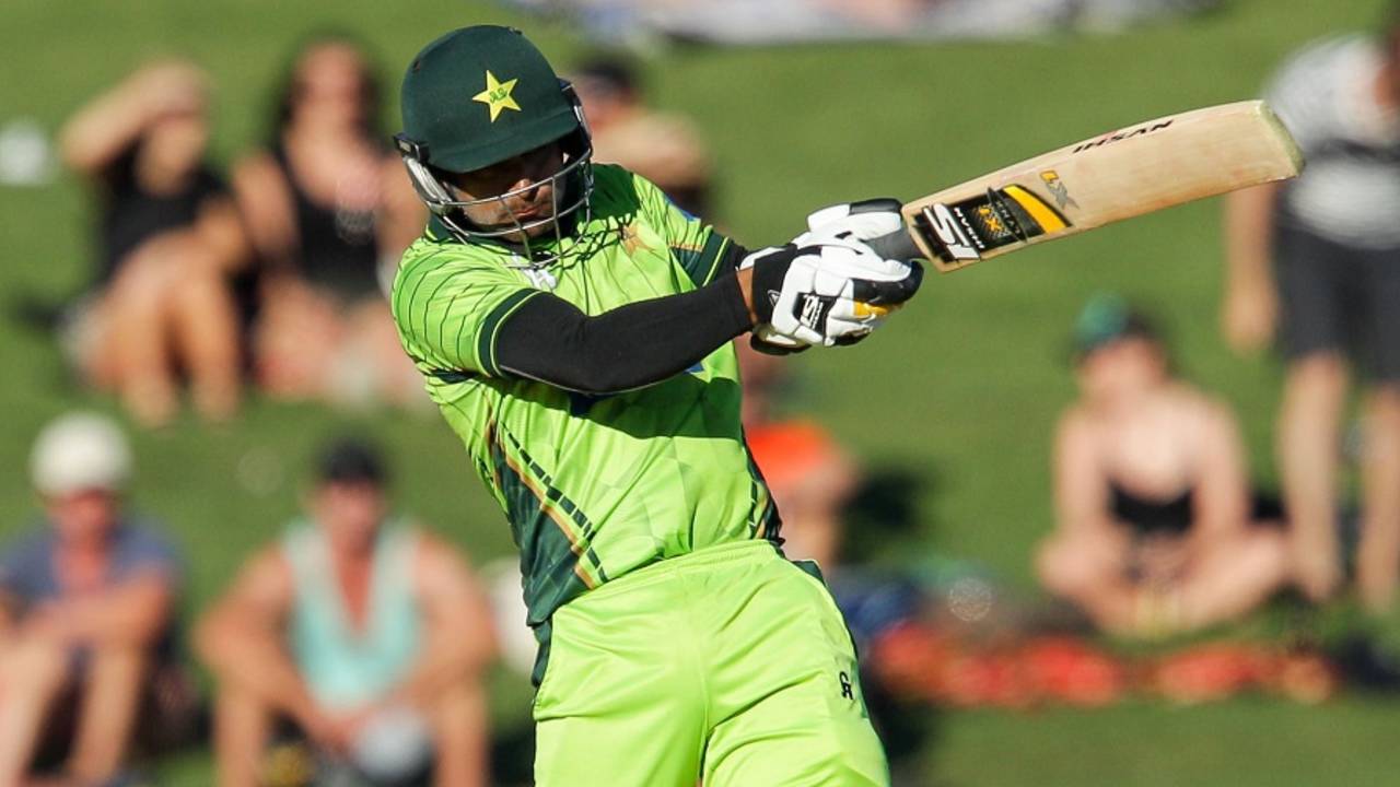 Mohammad Hafeez plays a pull, New Zealand v Pakistan, 2nd ODI, Napier, February 3, 2015