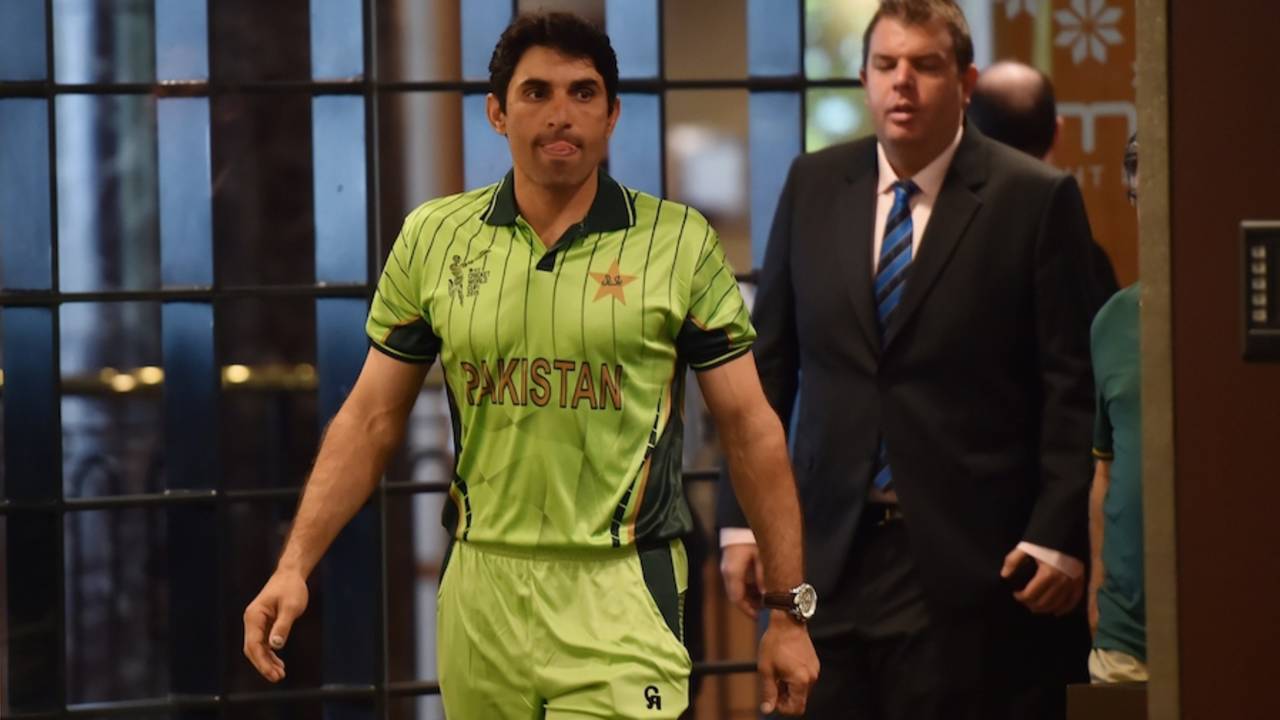 Misbah-ul-Haq arrives to speak to the press, World Cup 2015, Sydney, February 8, 2015