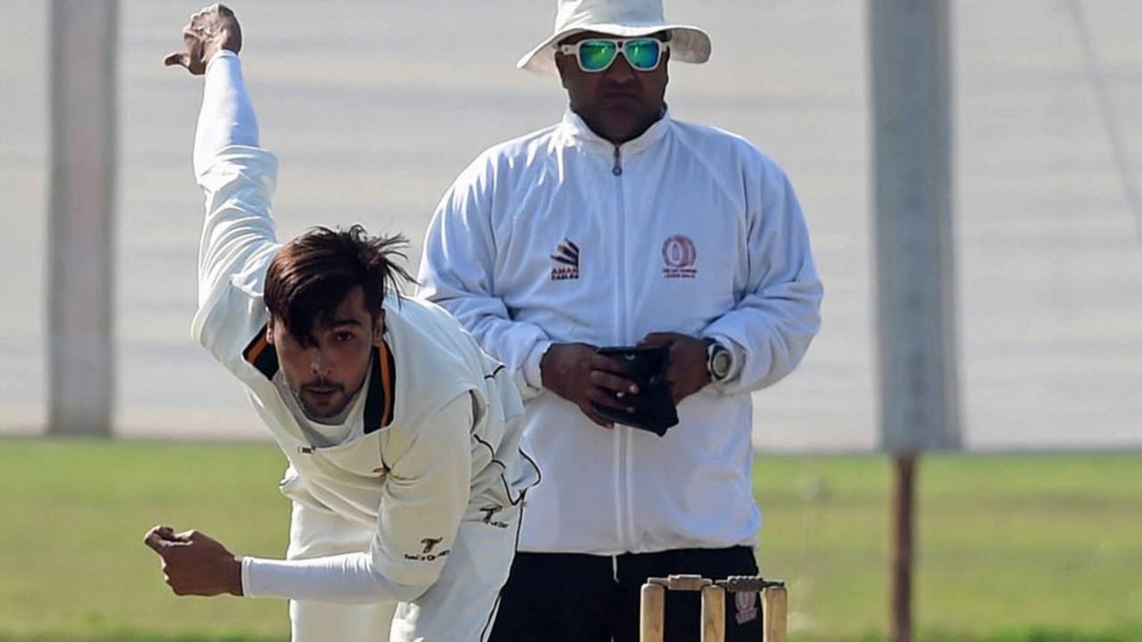 Mohammad Amir bowls during a league game, Lahore, February 10, 2015