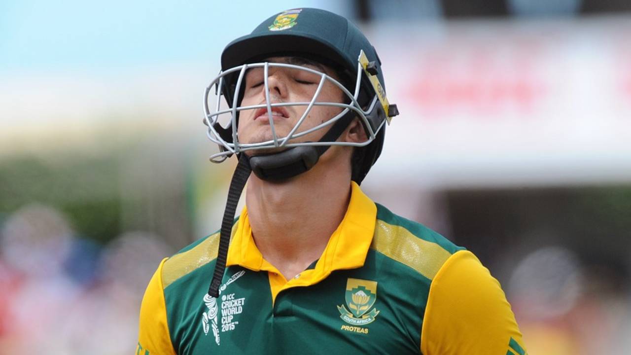 Quinton de Kock throws his head back after his dismissal, South Africa v Zimbabwe, World Cup 2015, Group B, Hamilton, February 15, 2015