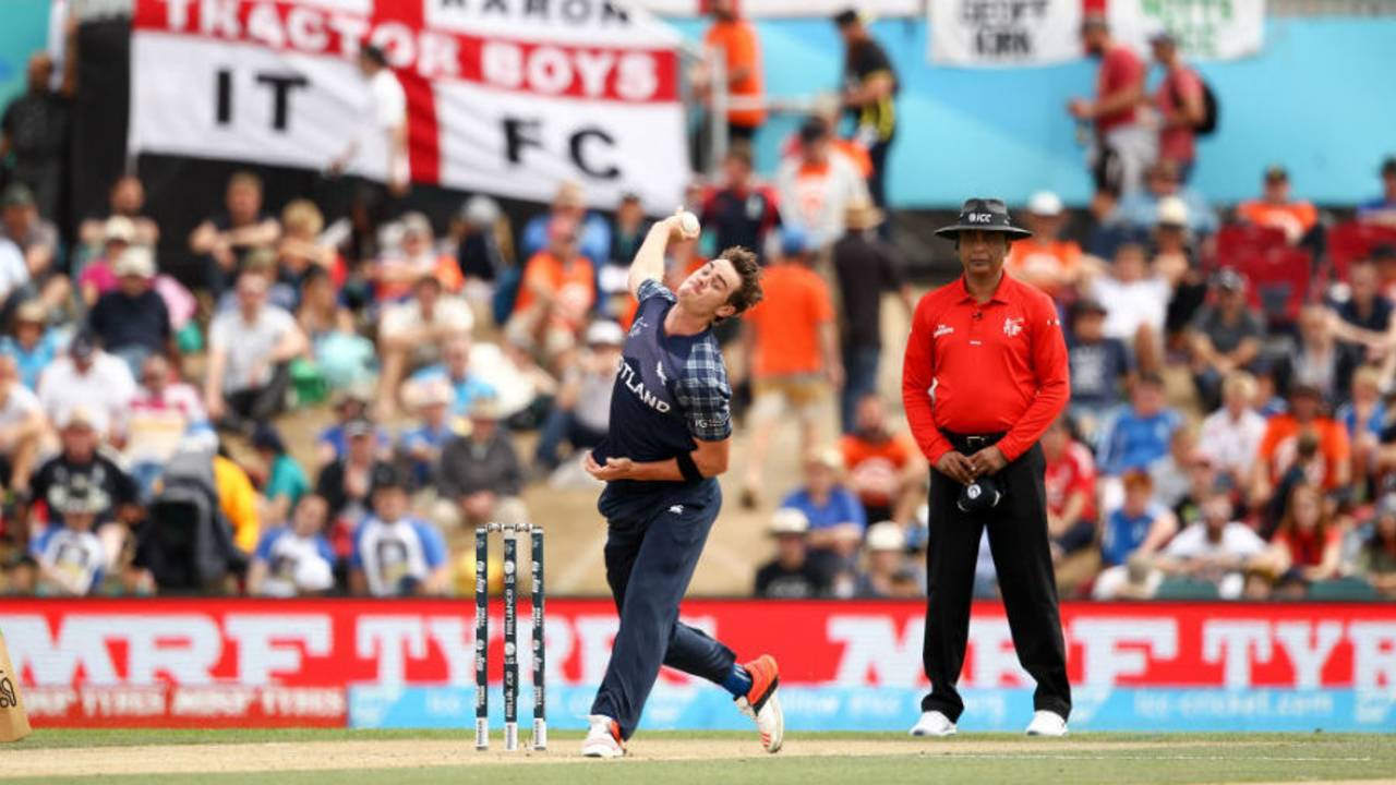 Iain Wardlaw in delivery stride, England v Scotland, World Cup 2015, Group A, Christchurch, February 23, 2015