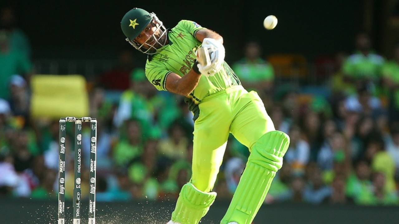 Wahab Riaz takes the aerial route, Pakistan v Zimbabwe, World Cup 2015, Group B, Brisbane, March 1, 2015