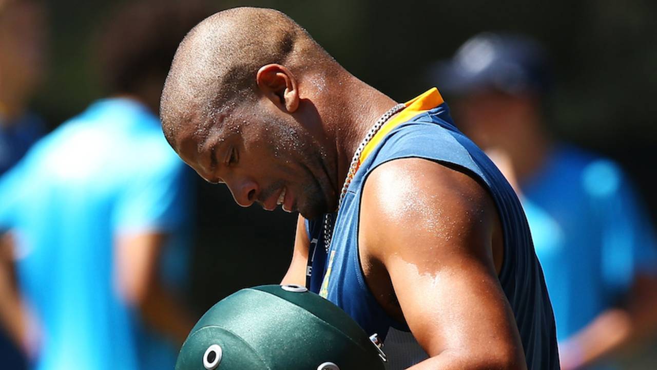 Vernon Philander checks his gear, World Cup 2015, Canberra, March 2, 2015