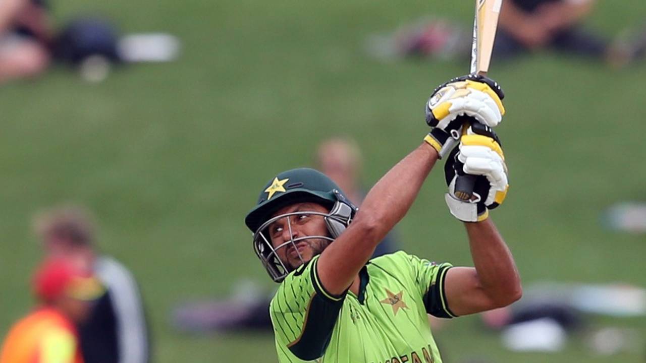 Shahid Afridi passed 8000 ODI runs with a six over cover, Pakistan v UAE, World Cup 2015, Group B, Napier, March 4, 2015