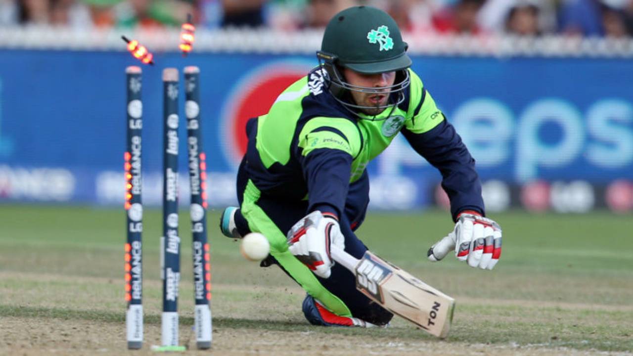 Stuart Thompson falls short of the crease, India v Ireland, World Cup 2015, Group B, Hamilton, March 10, 2015