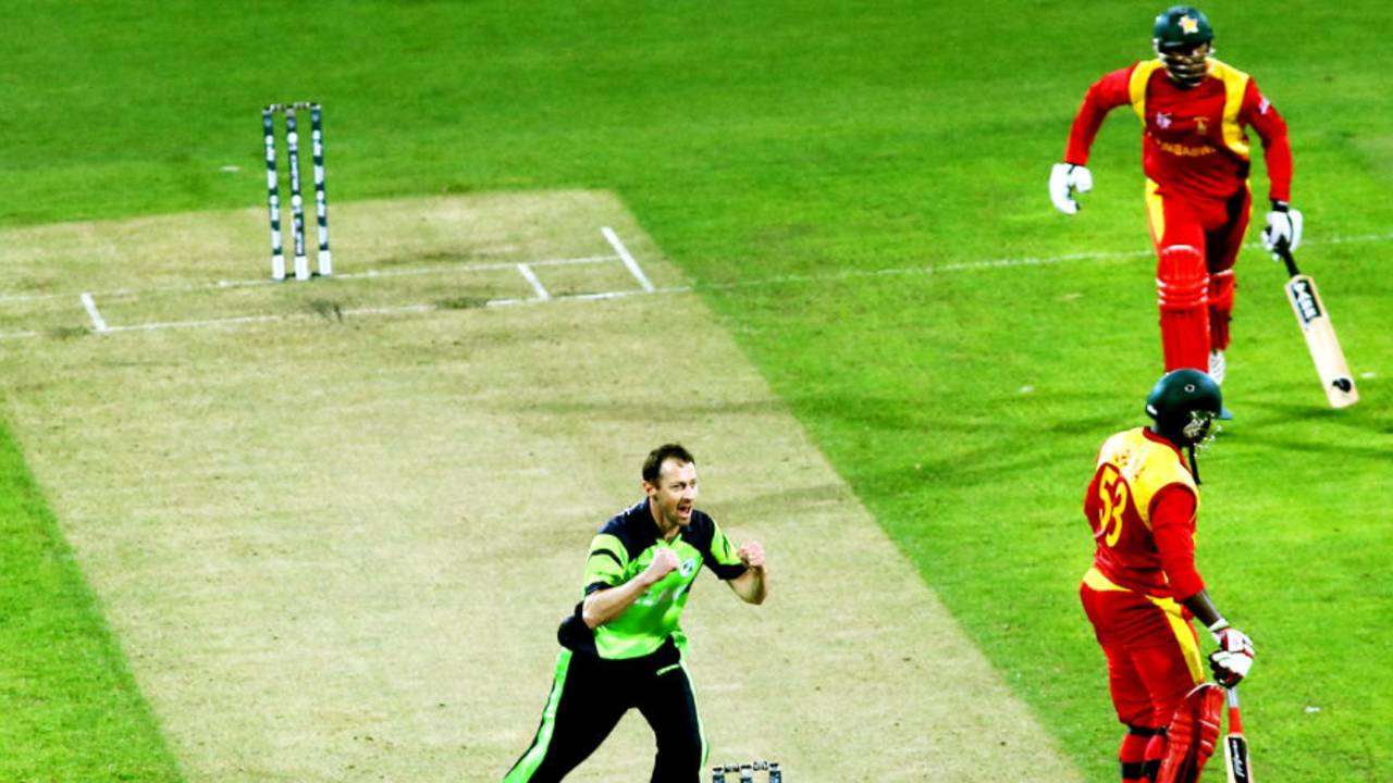Alex Cusack celebrates Tawanda Mupariwa's wicket, Ireland v Zimbabwe, World Cup 2015, Group B, Hobart, March 7, 2015