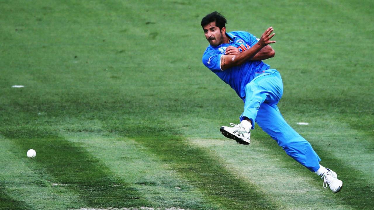 Mohit Sharma goes airborne as he attempts a direct hit, India v Ireland, World Cup 2015, Group B, Hamilton, March 10, 2015
