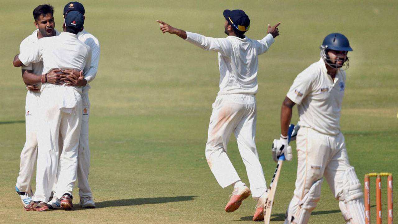 Karnataka celebrate the wicket of M Vijay, Karnataka v Tamil Nadu, Ranji Trophy final, Mumbai, 4th day, March 11, 2015