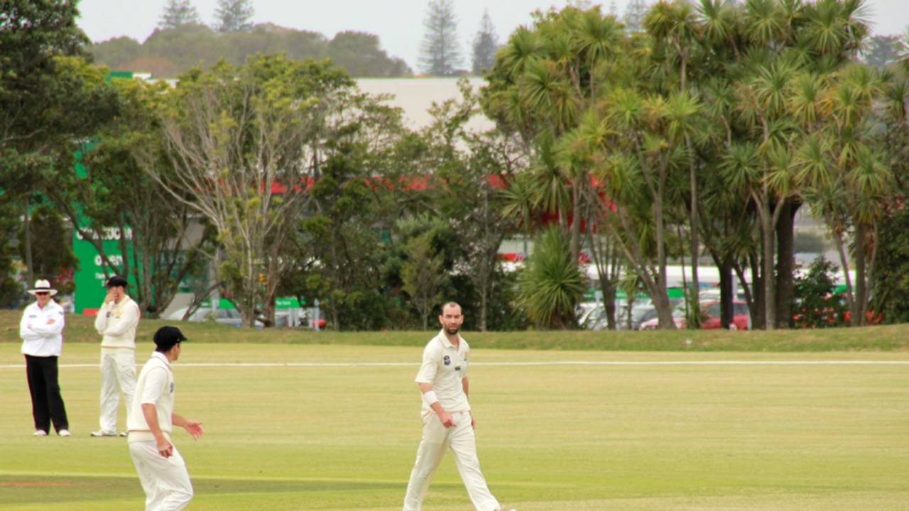 Andy McKay walks back to his mark, Auckland v Wellington, Plunket Shield, 2nd day, Wellington, March 18, 2015