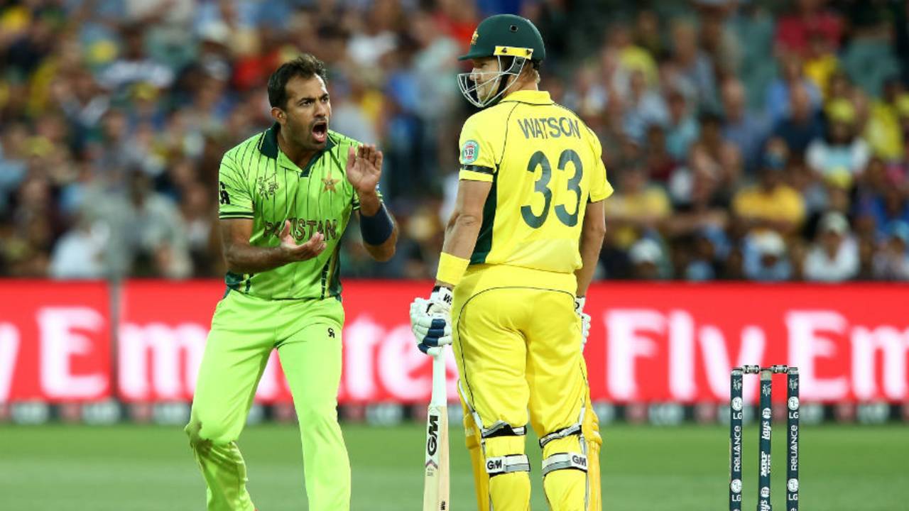 Wahab Riaz tries to get on Shane Watson's nerves, Australia v Pakistan, World Cup 2015, 3rd quarter-final, Adelaide, March 20, 2015