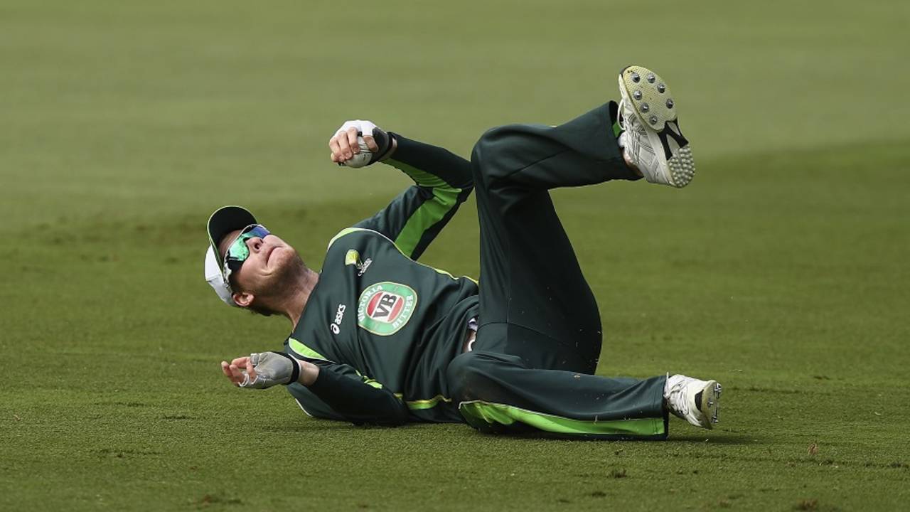 Steven Smith takes a tumble during training, World Cup 2015, Sydney, March 24, 2015